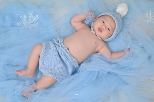 专业助孕公司三个月宝宝挠耳朵